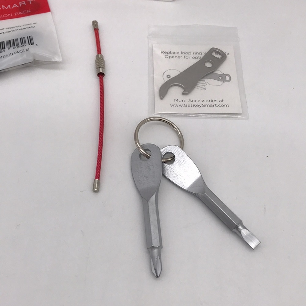 Key Smart Compact Key Holder + 4 Accessories/Color Red & Silver - Picture 6 of 14